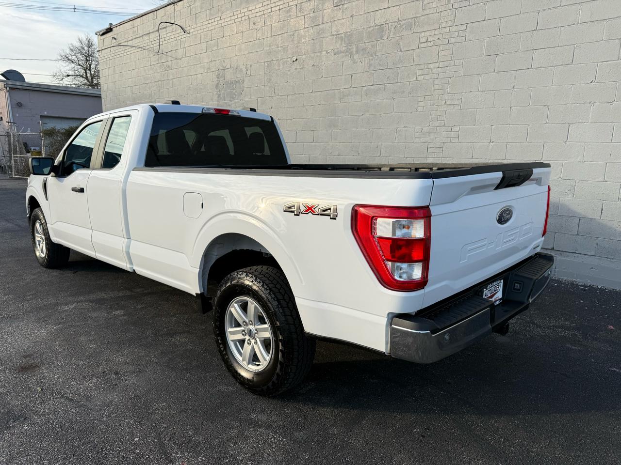Ford F-150 XLT 4WD SuperCab 8' Box 2023