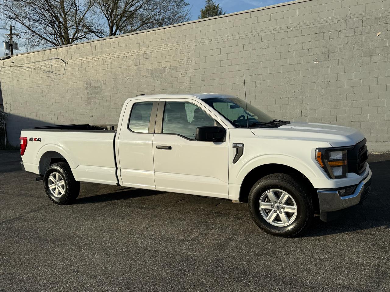 Ford F-150 XLT 4WD SuperCab 8' Box 2023