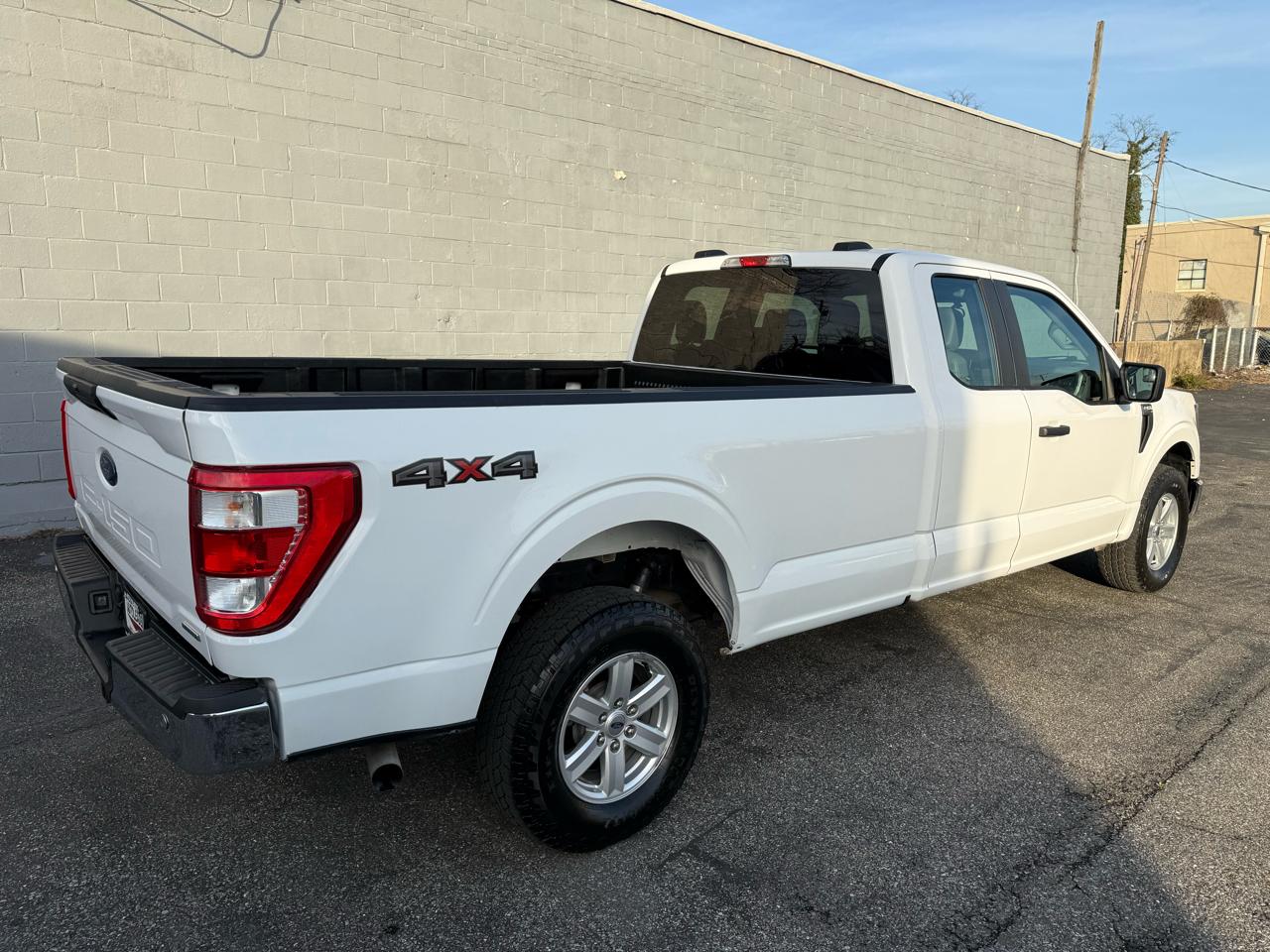 Ford F-150 XLT 4WD SuperCab 8' Box 2023