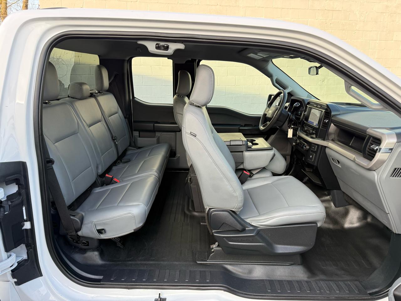 Ford F-150 XLT 4WD SuperCab 8' Box 2023