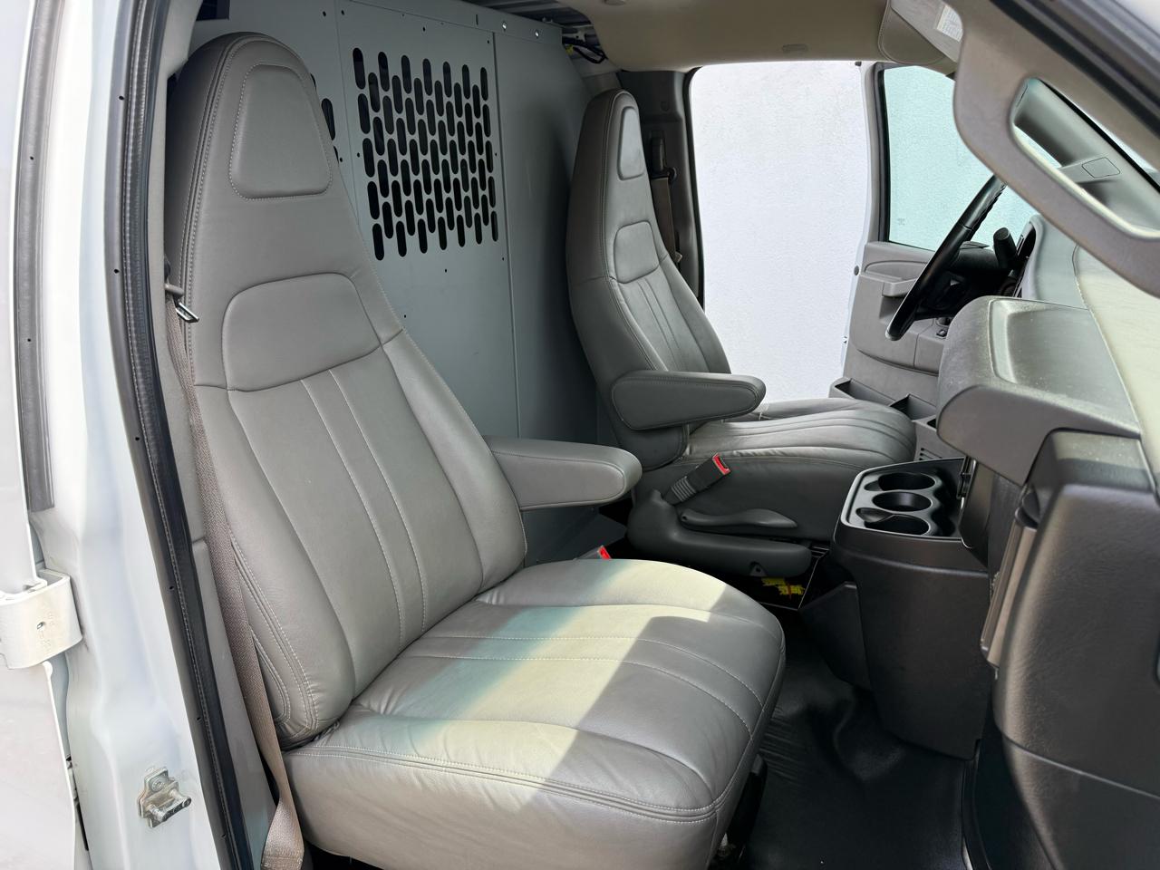 Chevrolet Express Cargo Van RWD 2500 135" 2021