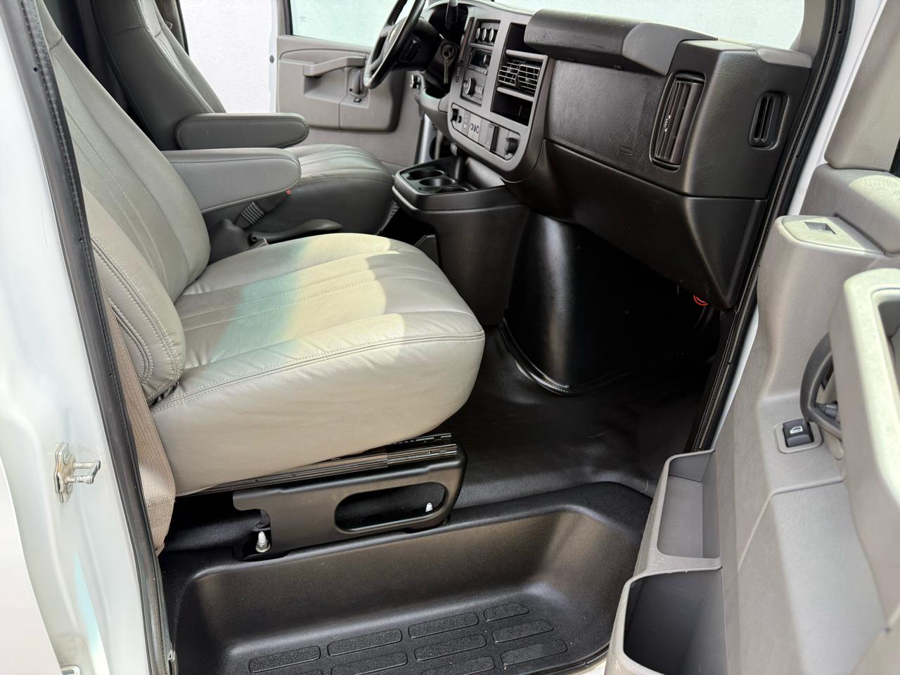 Chevrolet Express Cargo Van RWD 2500 135" 2021