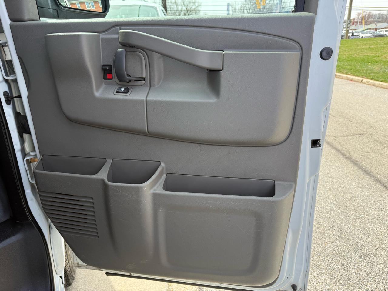 Chevrolet Express Cargo Van RWD 2500 135" 2021