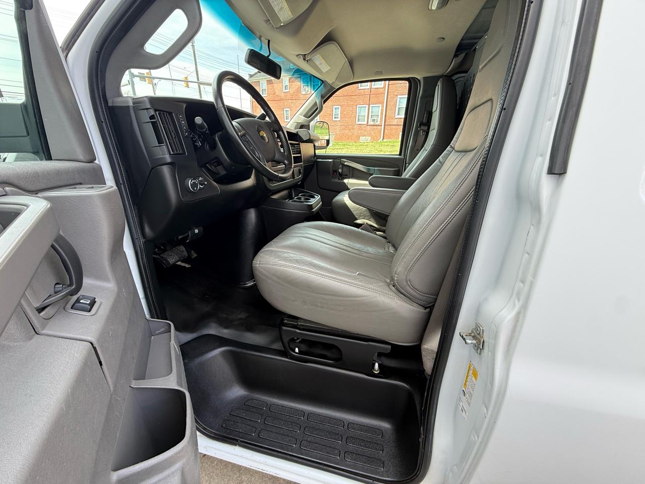 Chevrolet Express Cargo Van RWD 2500 135" 2021