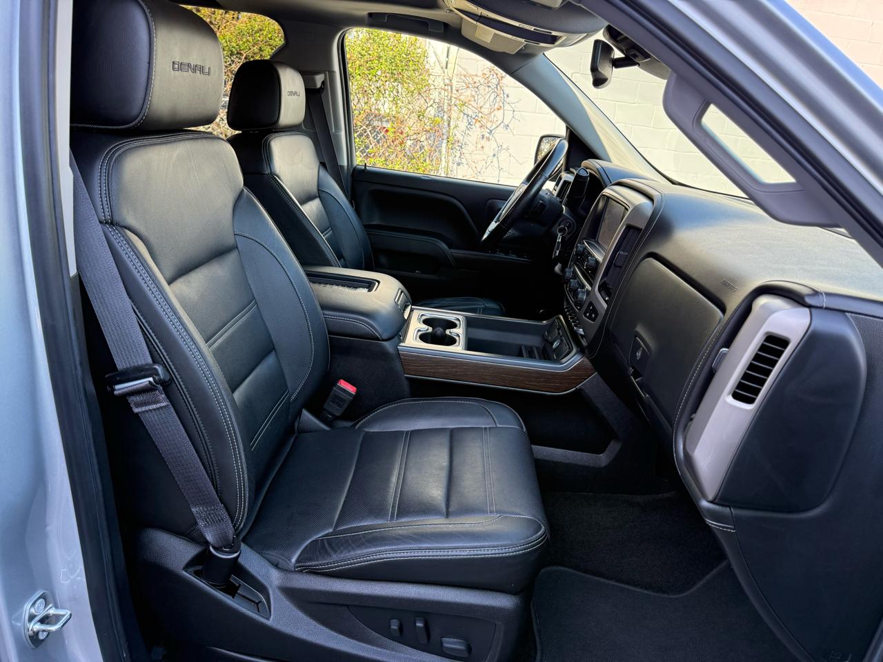 GMC Sierra 1500 4WD Crew Cab 143.5" Denali 2017