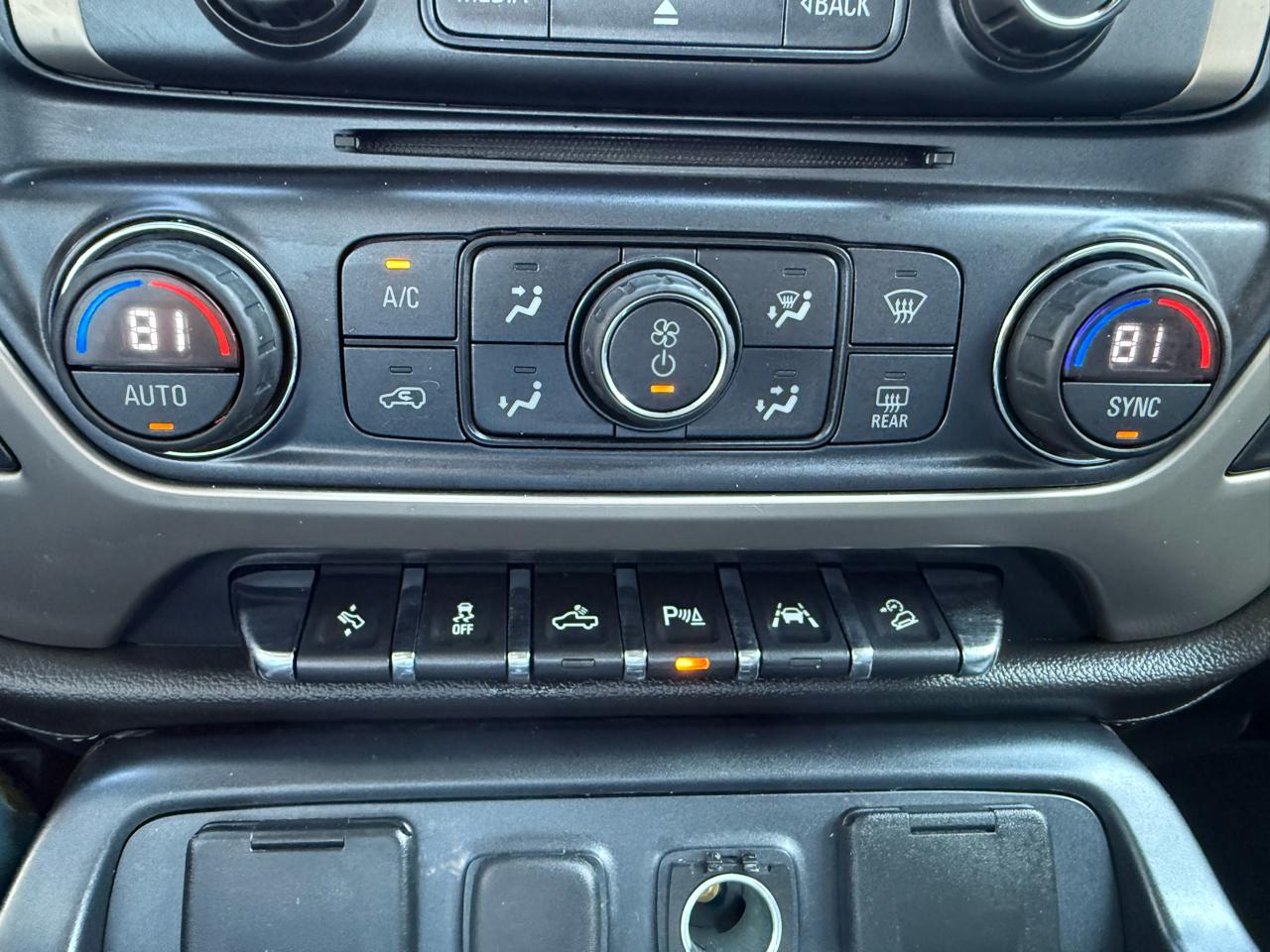 GMC Sierra 1500 4WD Crew Cab 143.5" Denali 2017