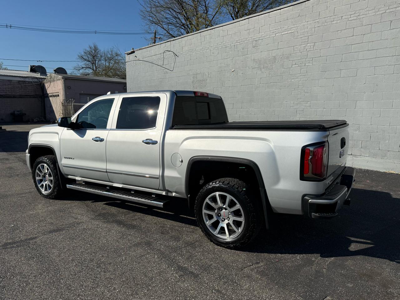 GMC Sierra 1500 4WD Crew Cab 143.5" Denali 2017