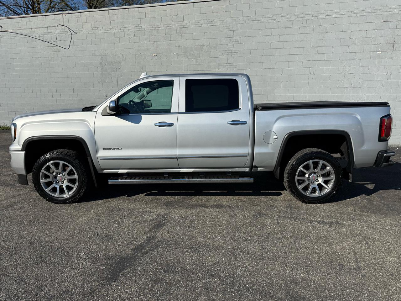 GMC Sierra 1500 4WD Crew Cab 143.5" Denali 2017