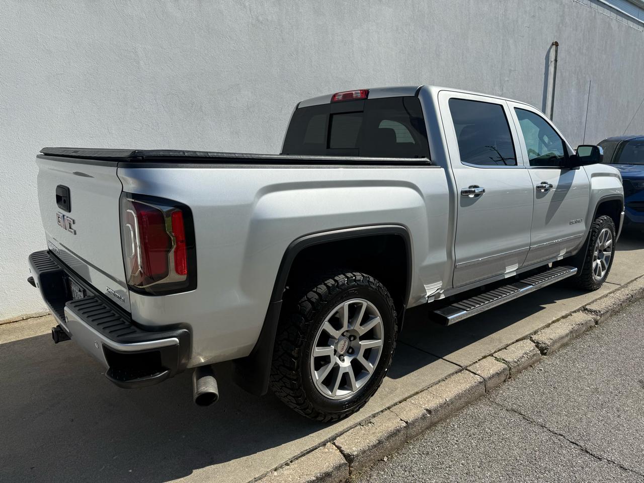 GMC Sierra 1500 4WD Crew Cab 143.5" Denali 2017