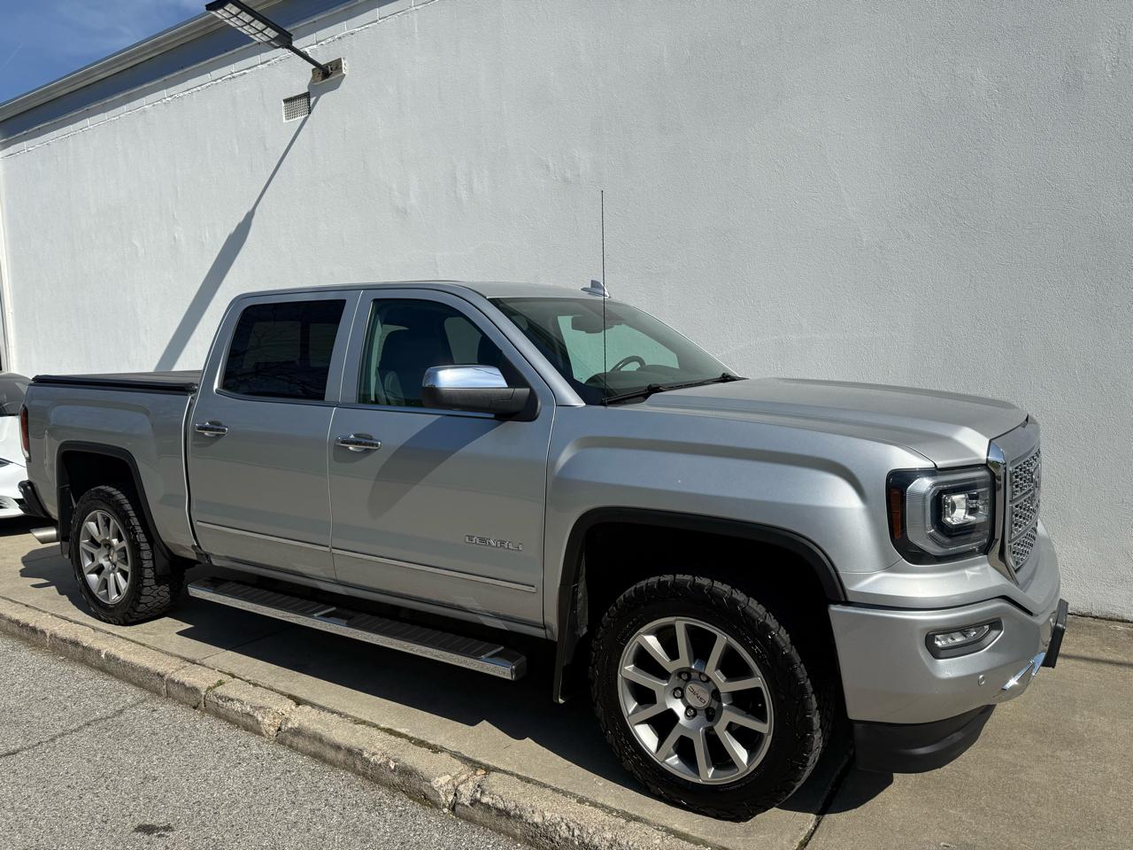GMC Sierra 1500 4WD Crew Cab 143.5" Denali 2017