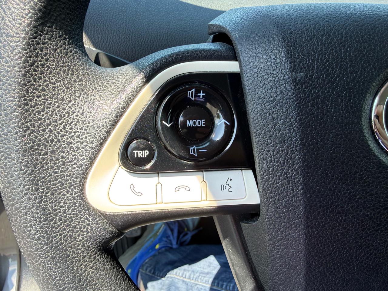 Toyota Prius 5dr HB Two (Natl) 2016