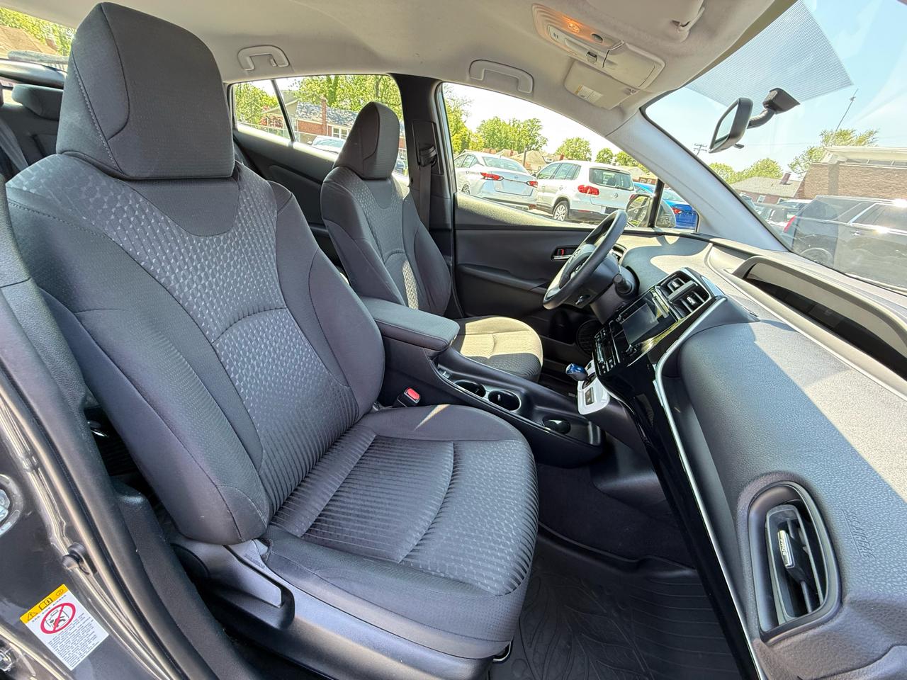 Toyota Prius 5dr HB Two (Natl) 2016