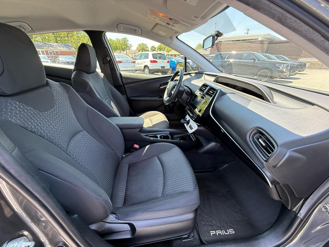 Toyota Prius 5dr HB Two (Natl) 2016