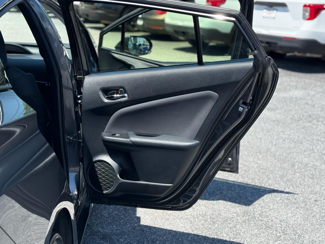 Toyota Prius 5dr HB Two (Natl) 2016