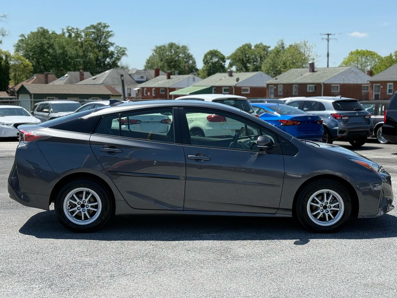 Toyota Prius 5dr HB Two (Natl) 2016
