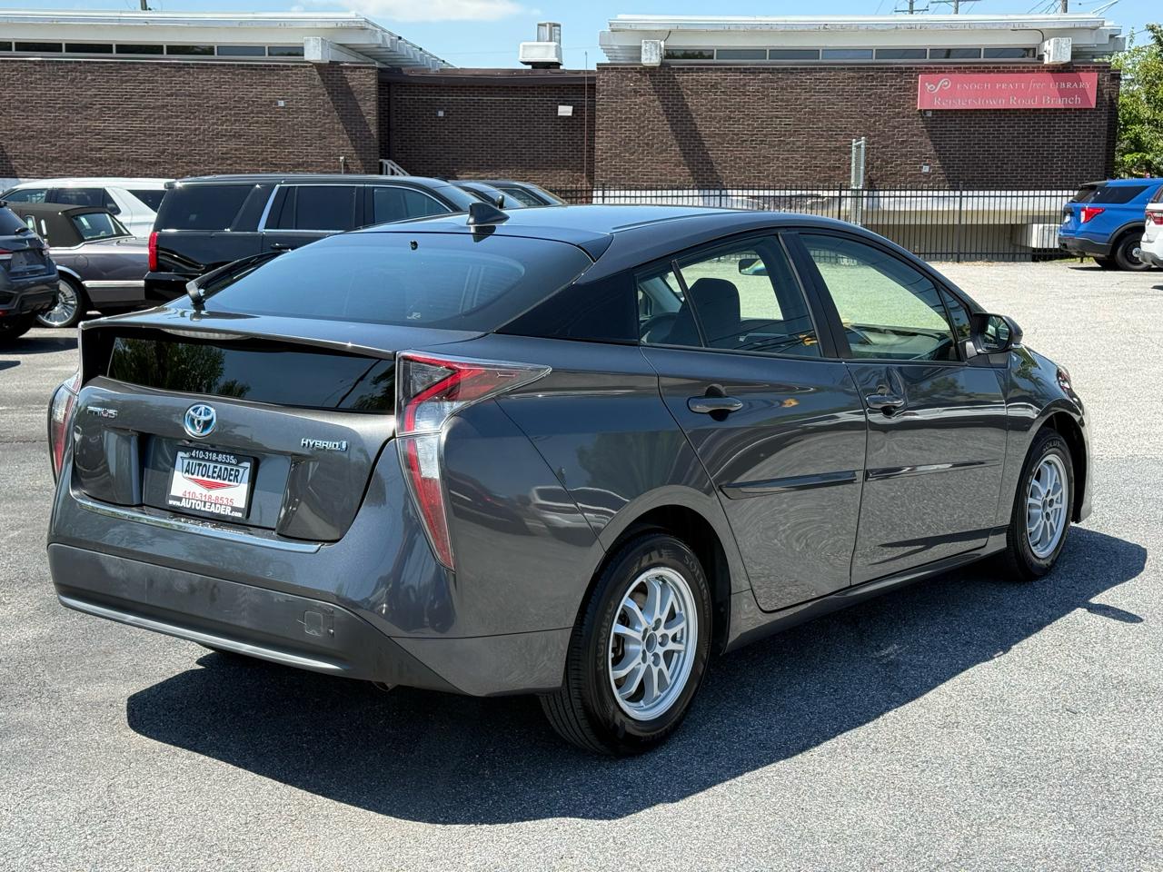 Toyota Prius 5dr HB Two (Natl) 2016
