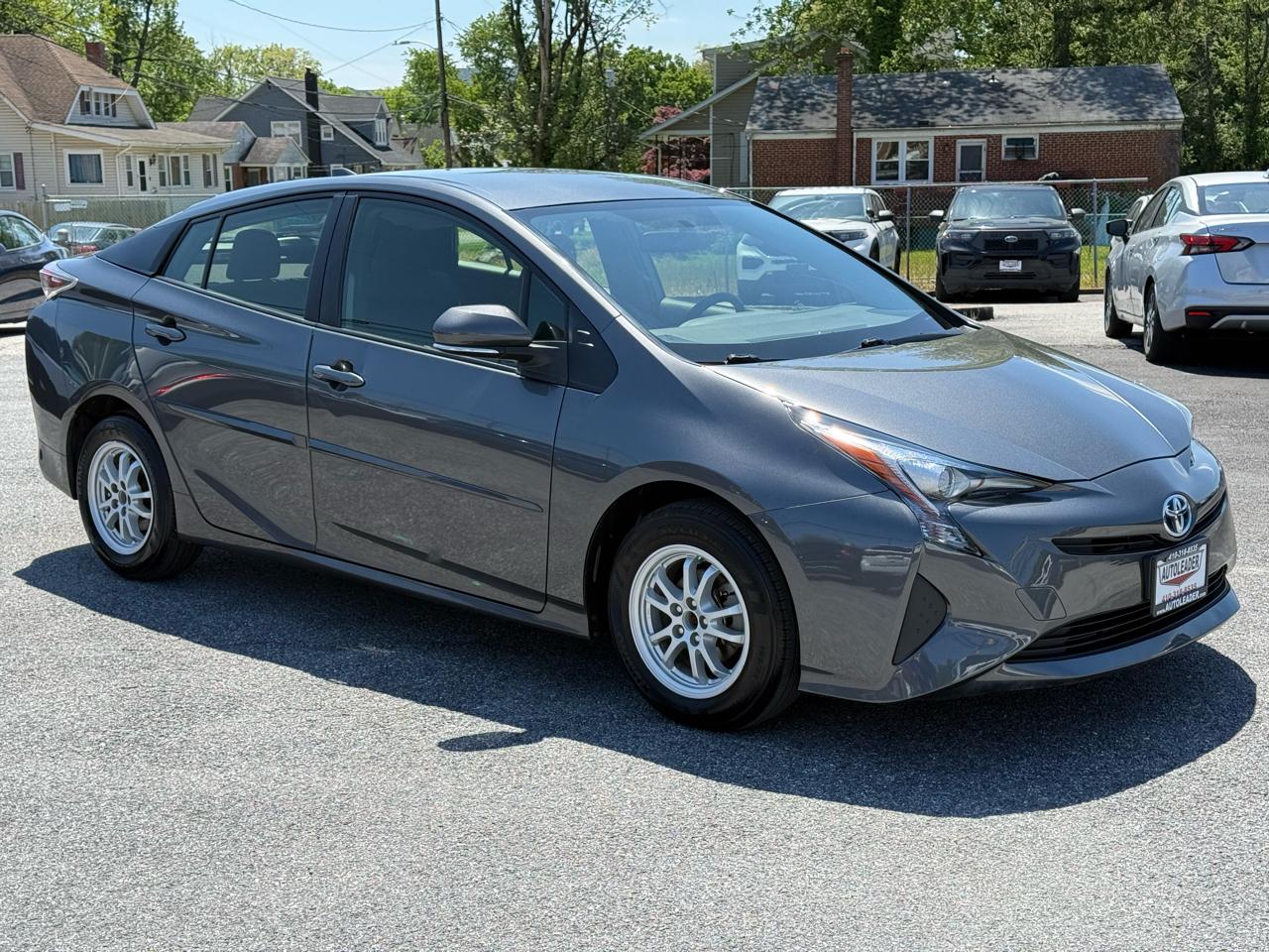 Toyota Prius 5dr HB Two (Natl) 2016