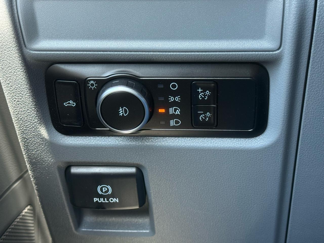 Ford F-150 XLT 4WD SuperCab 8' Box 2023
