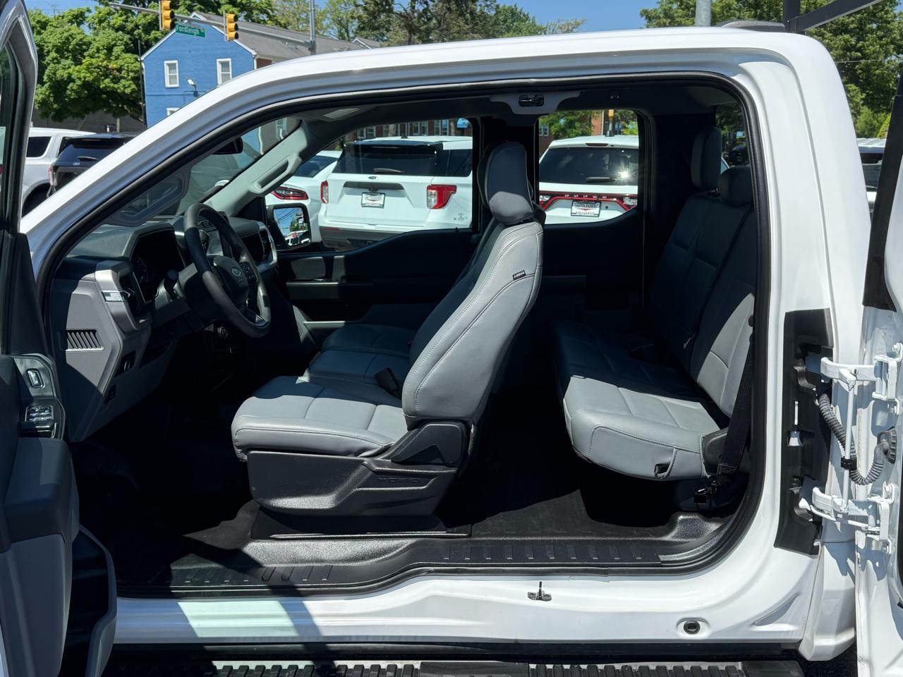 Ford F-150 XLT 4WD SuperCab 8' Box 2023