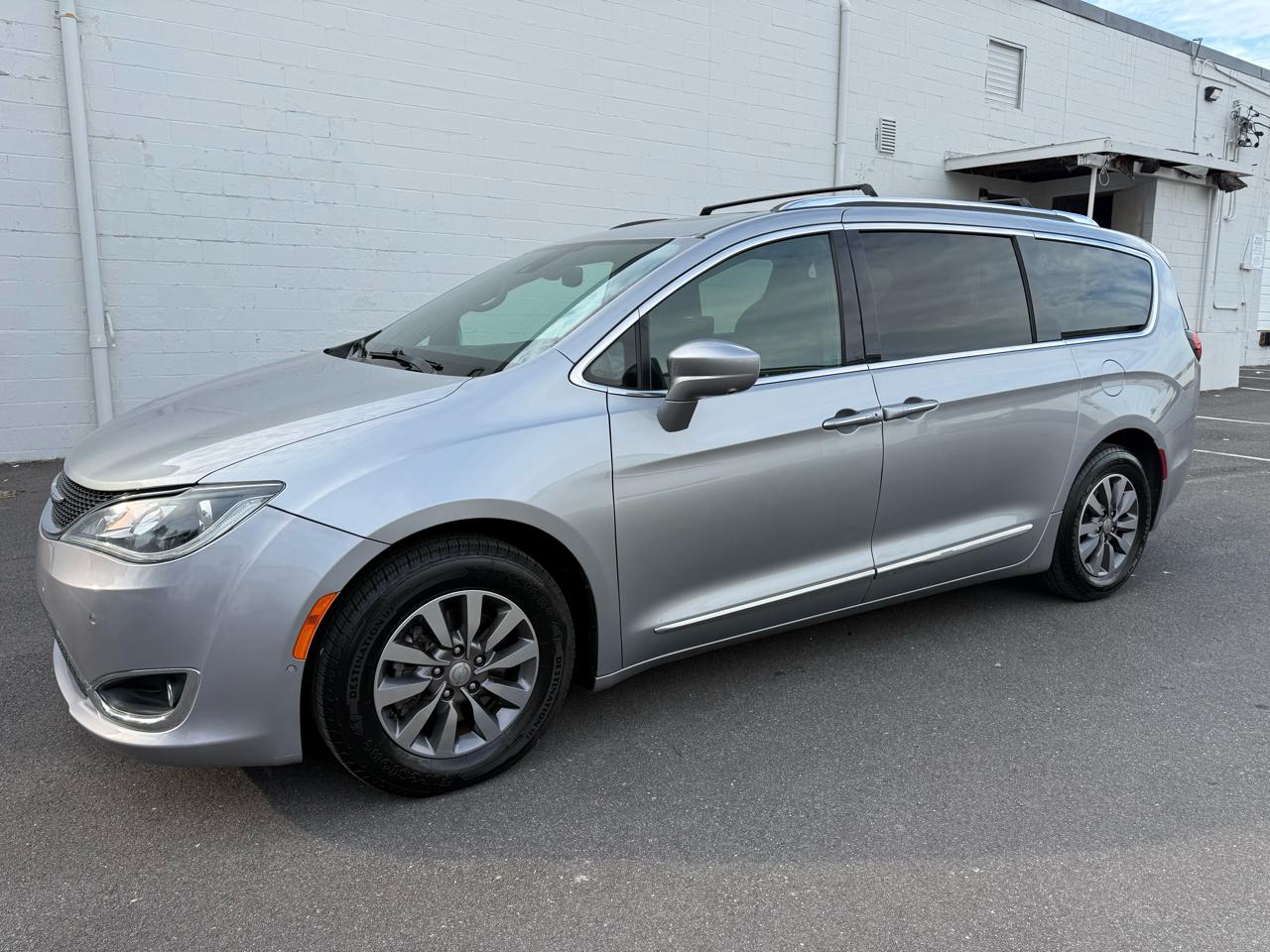 Chrysler Pacifica Touring L Plus 35th Anniversary FWD 2019