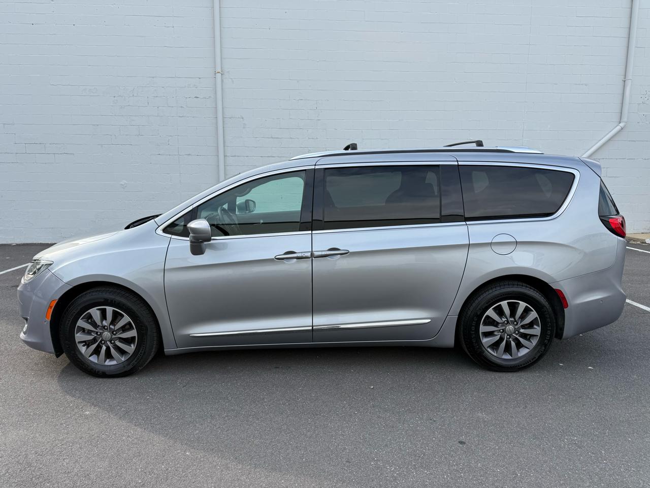 Chrysler Pacifica Touring L Plus 35th Anniversary FWD 2019