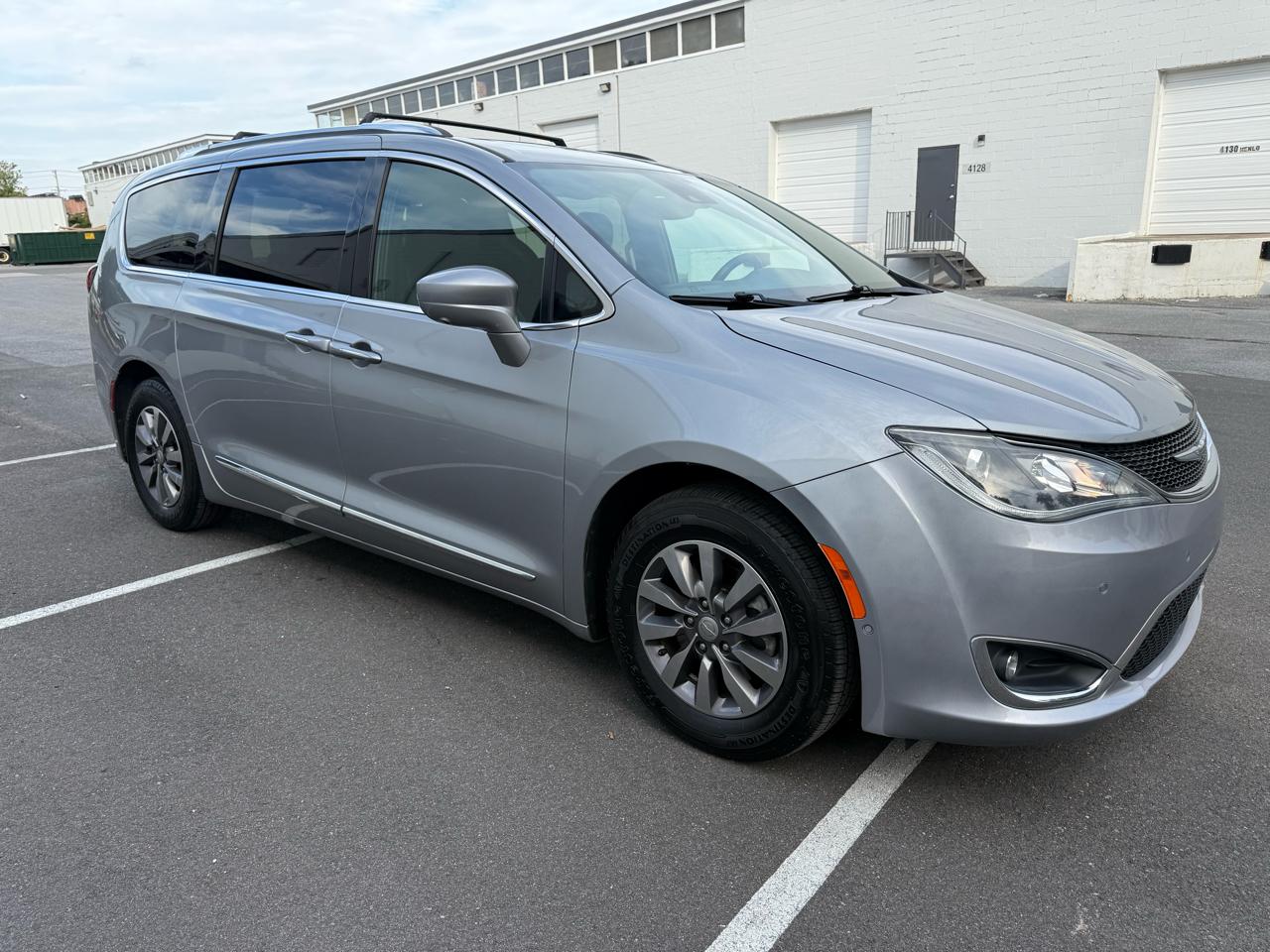 Chrysler Pacifica Touring L Plus 35th Anniversary FWD 2019