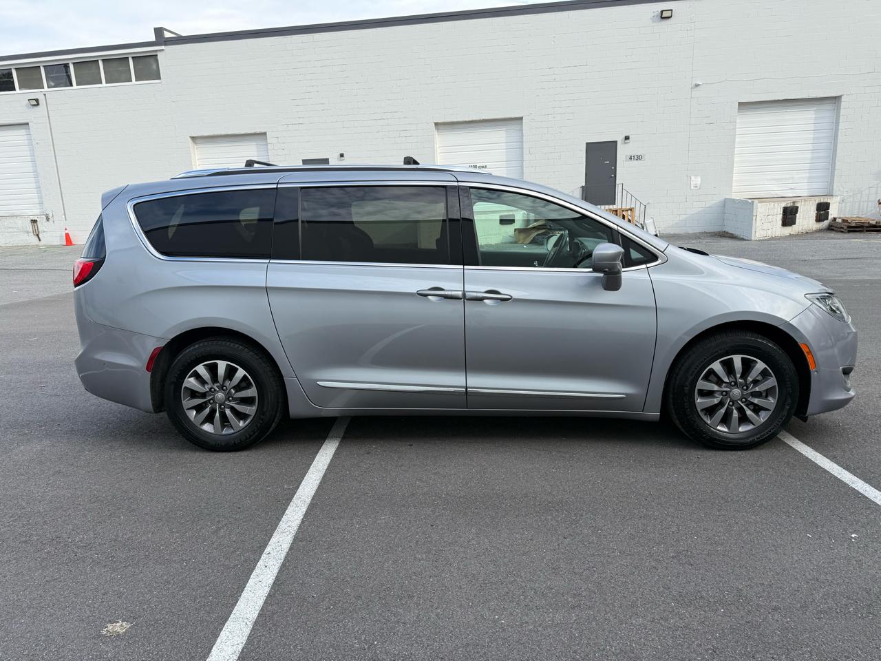 Chrysler Pacifica Touring L Plus 35th Anniversary FWD 2019