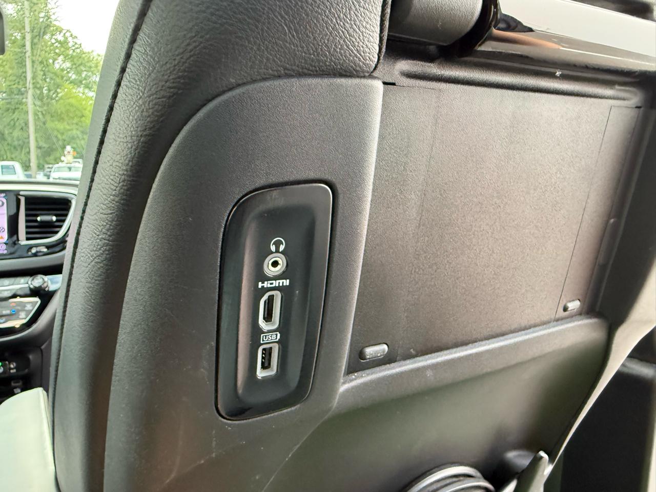 Chrysler Pacifica Touring L Plus 35th Anniversary FWD 2019