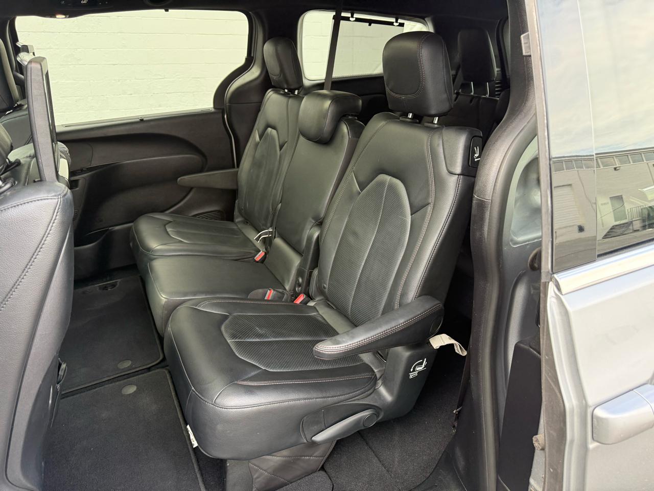 Chrysler Pacifica Touring L Plus 35th Anniversary FWD 2019