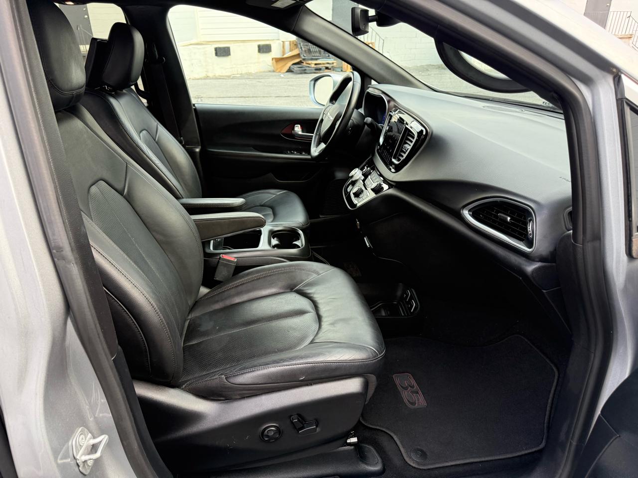 Chrysler Pacifica Touring L Plus 35th Anniversary FWD 2019