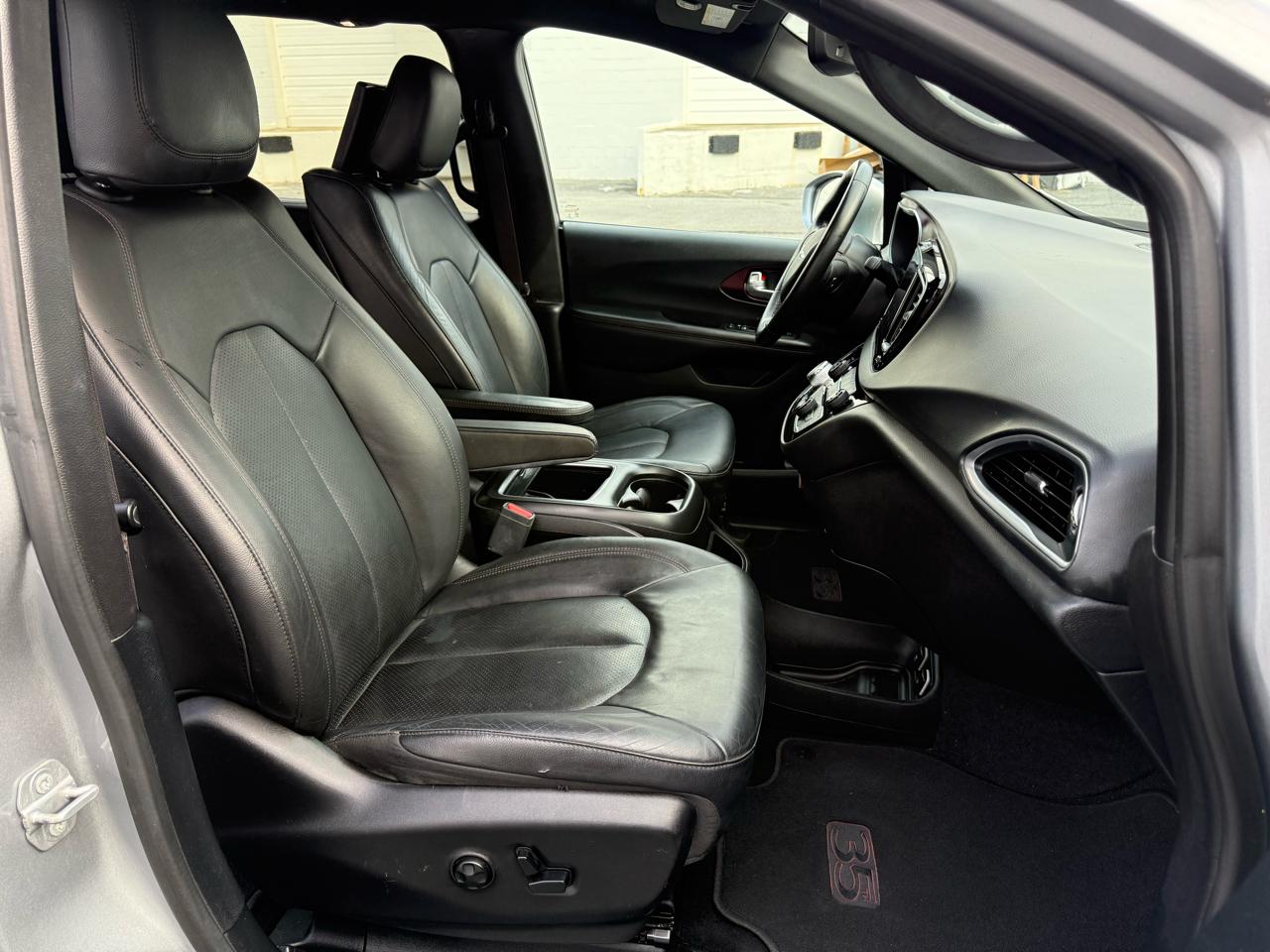 Chrysler Pacifica Touring L Plus 35th Anniversary FWD 2019