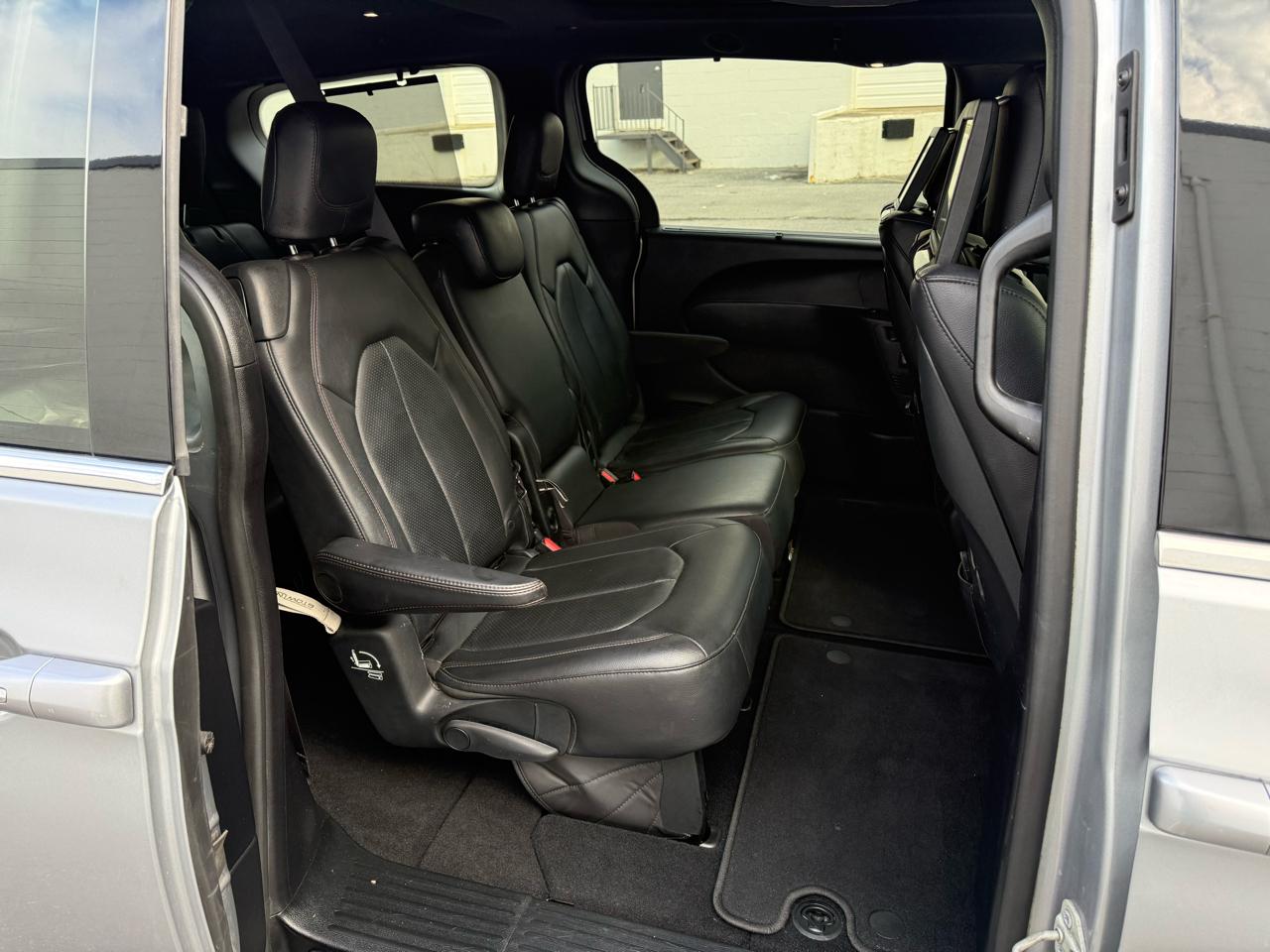 Chrysler Pacifica Touring L Plus 35th Anniversary FWD 2019