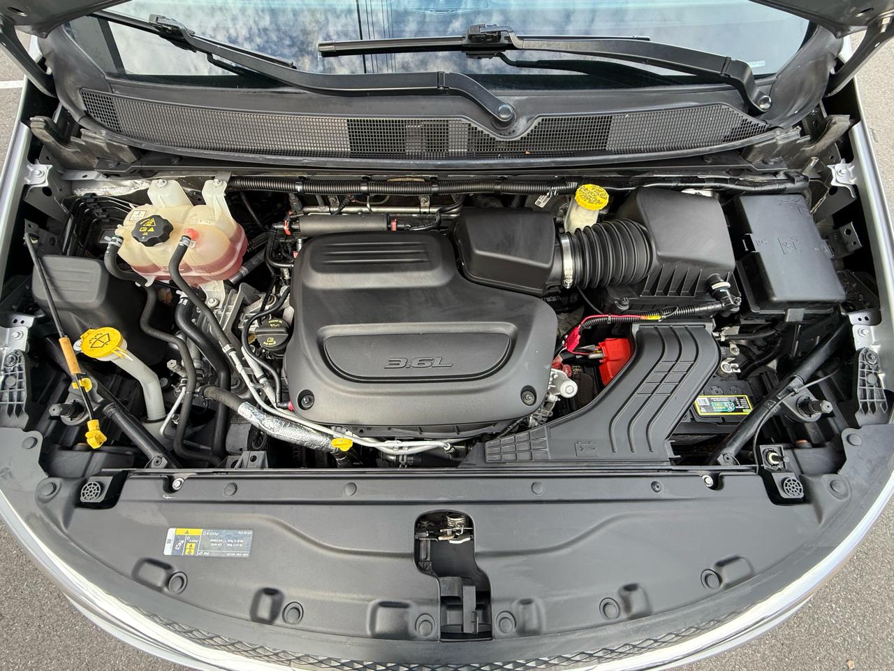 Chrysler Pacifica Touring L Plus 35th Anniversary FWD 2019