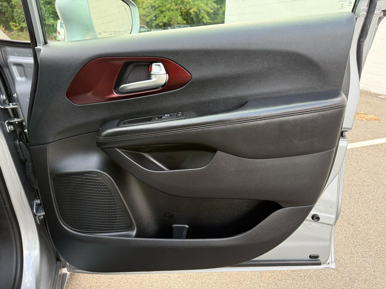 Chrysler Pacifica Touring L Plus 35th Anniversary FWD 2019