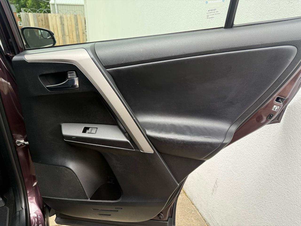 Toyota RAV4 AWD 4dr XLE (Natl) 2016