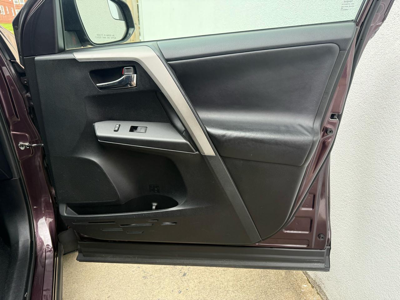 Toyota RAV4 AWD 4dr XLE (Natl) 2016