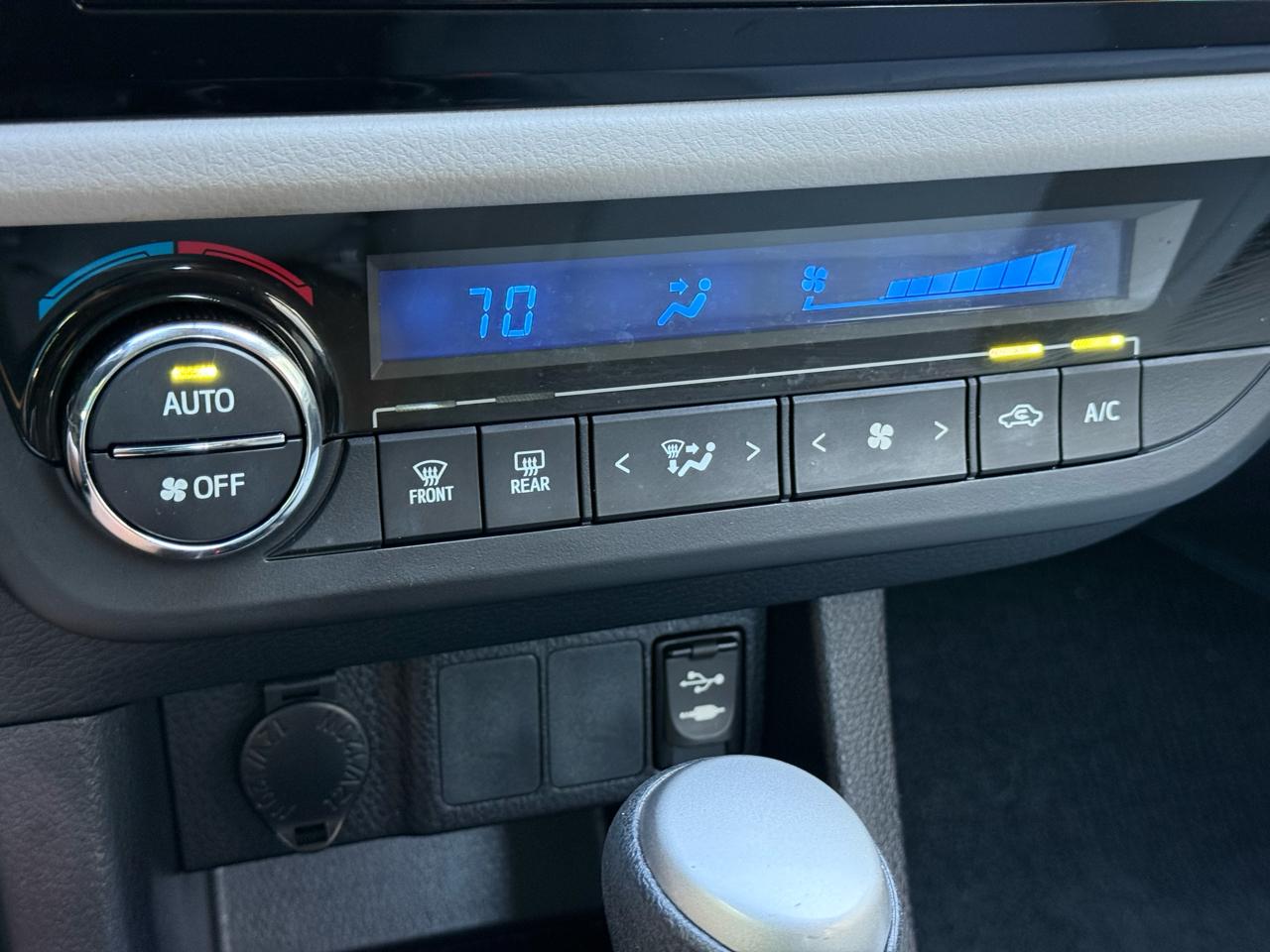 Toyota Corolla 4dr Sdn CVT LE ECO (Natl) 2016