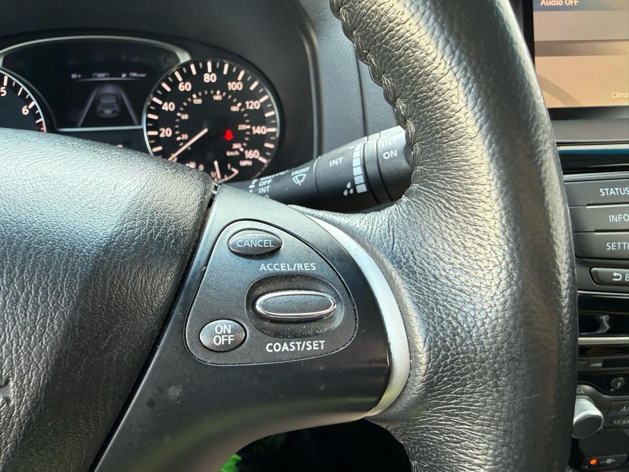 Nissan Pathfinder 4WD 4dr SV *Ltd Avail* 2015