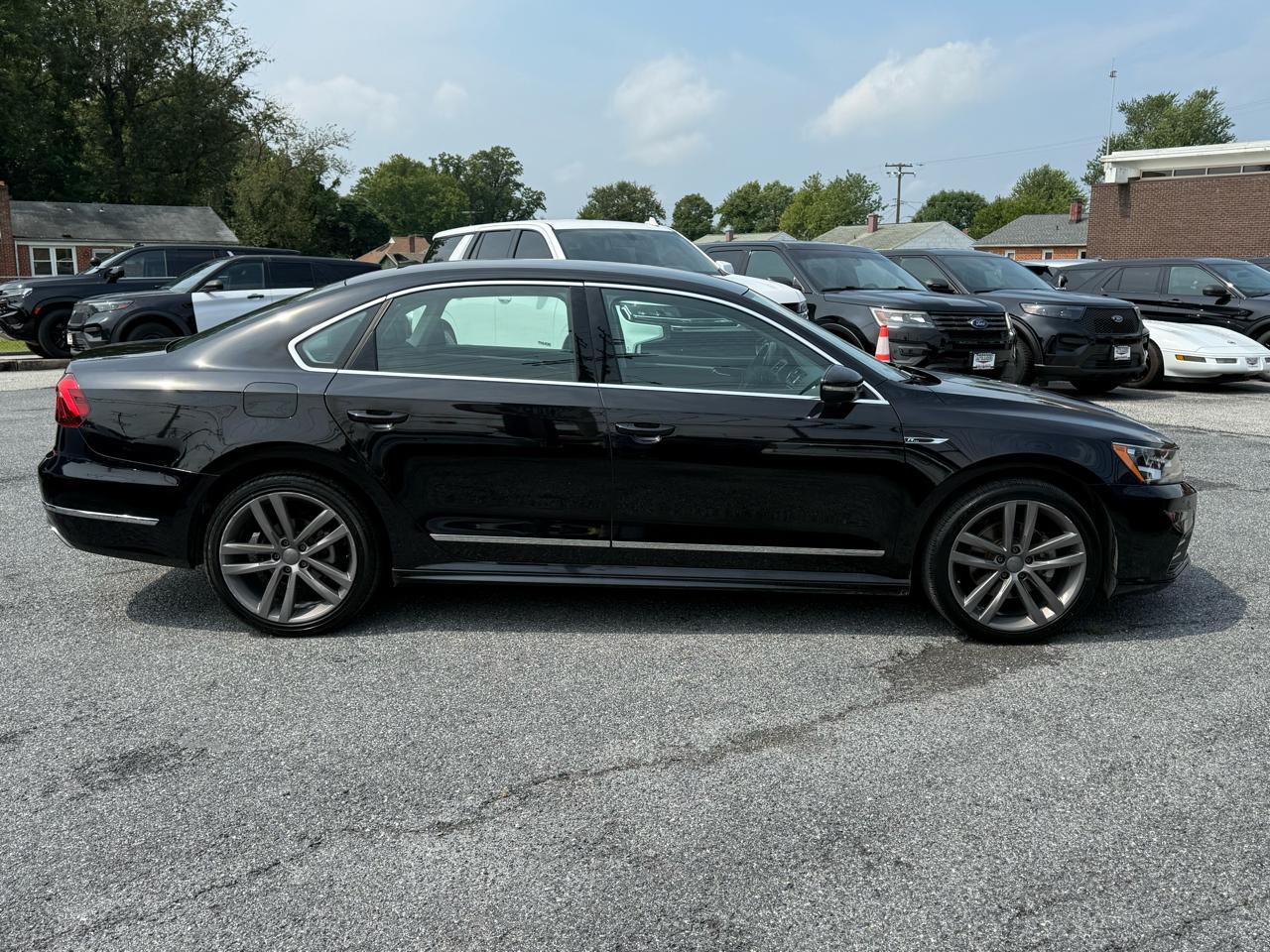 Volkswagen Passat R-Line w/Comfort Pkg Auto 2017