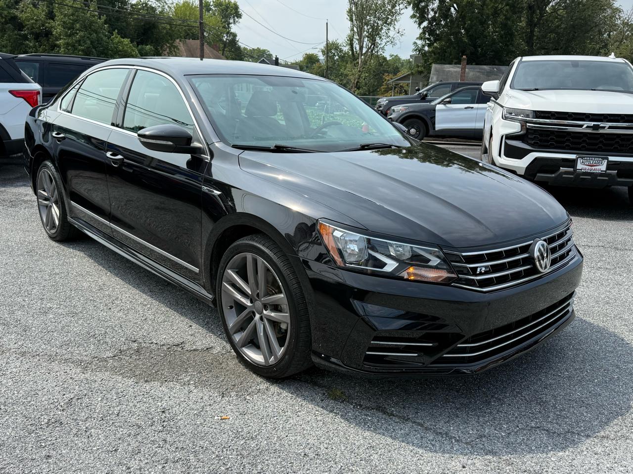 Volkswagen Passat R-Line w/Comfort Pkg Auto 2017