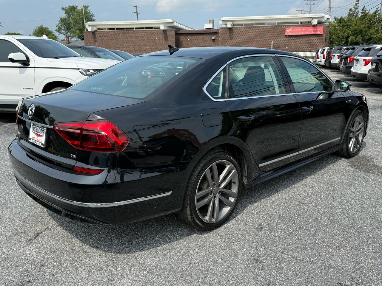Volkswagen Passat R-Line w/Comfort Pkg Auto 2017