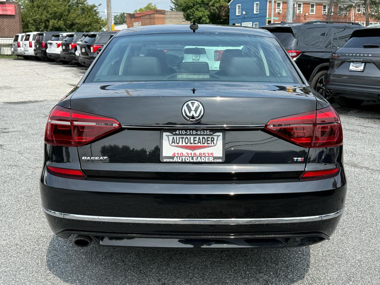 Volkswagen Passat R-Line w/Comfort Pkg Auto 2017