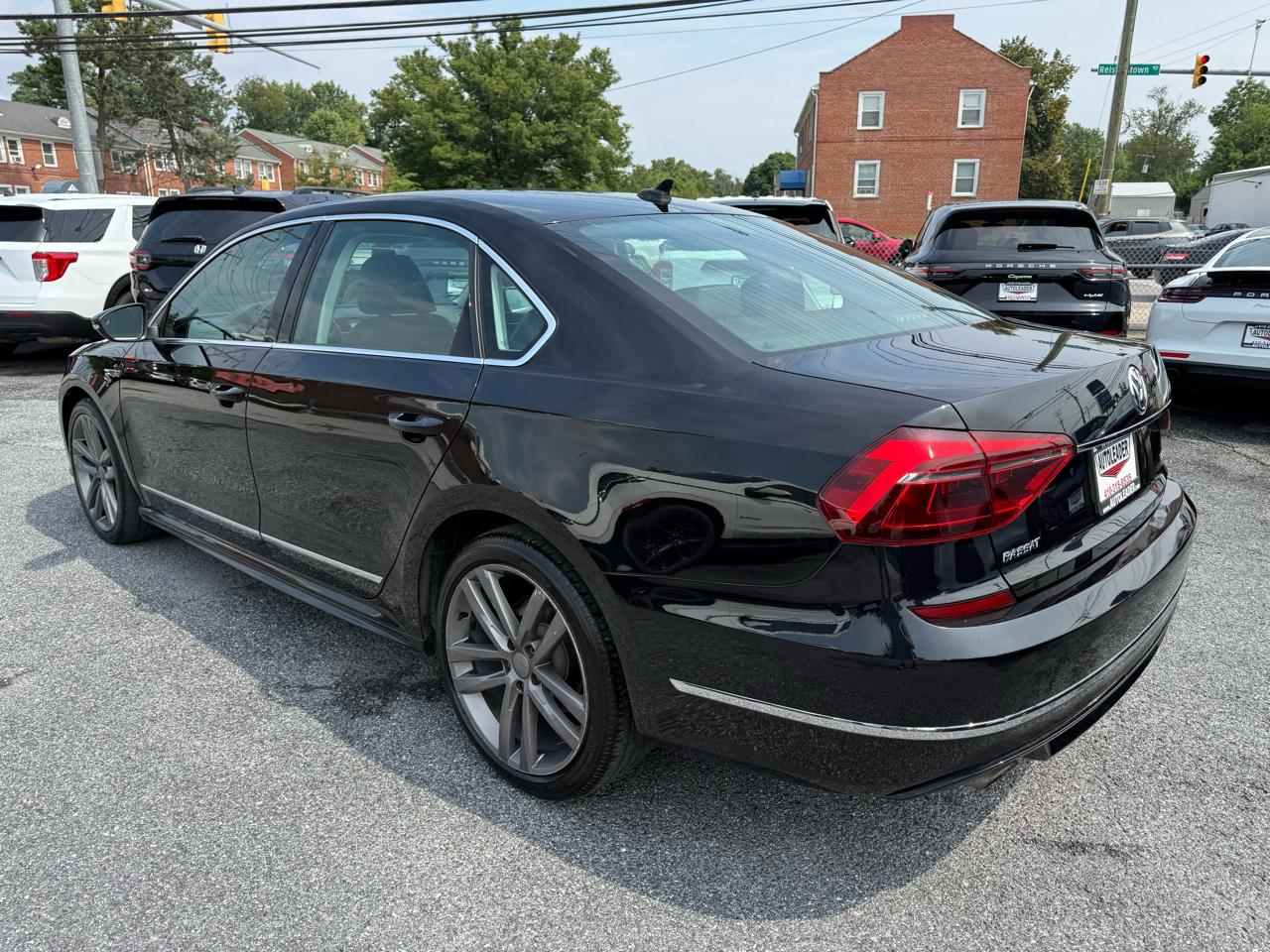 Volkswagen Passat R-Line w/Comfort Pkg Auto 2017