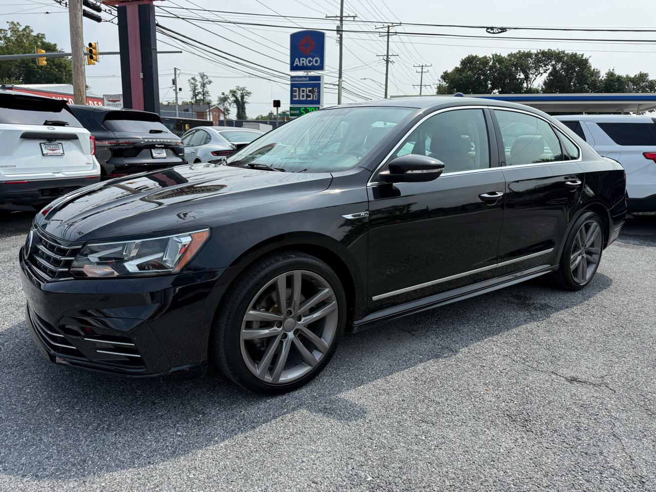 Volkswagen Passat R-Line w/Comfort Pkg Auto 2017
