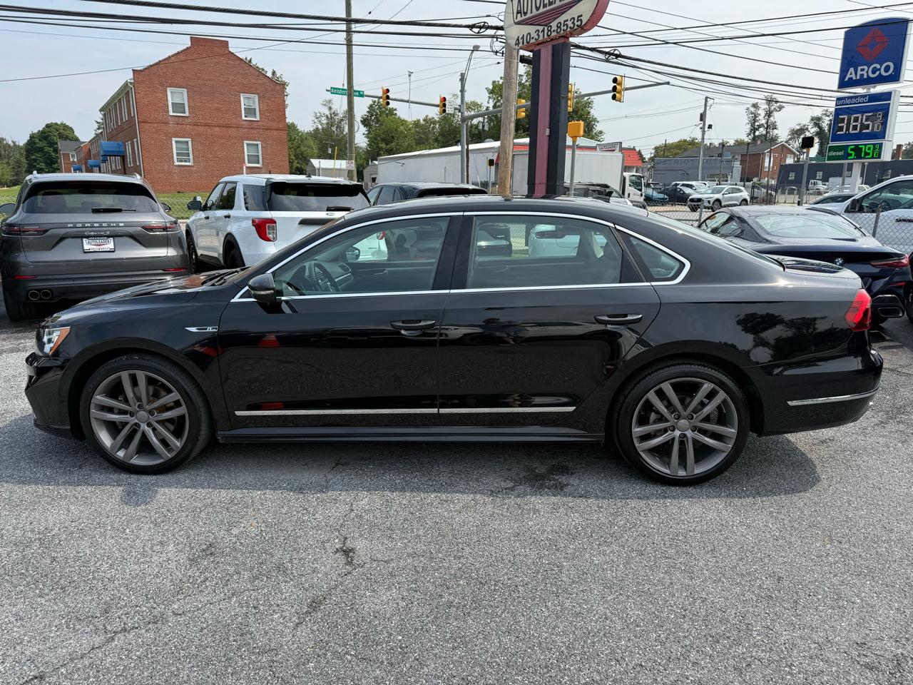 Volkswagen Passat R-Line w/Comfort Pkg Auto 2017