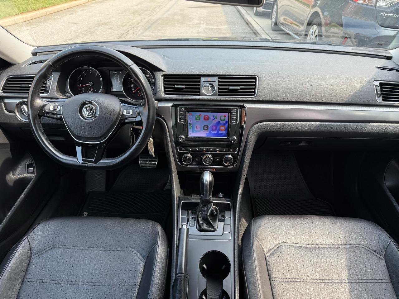 Volkswagen Passat R-Line w/Comfort Pkg Auto 2017