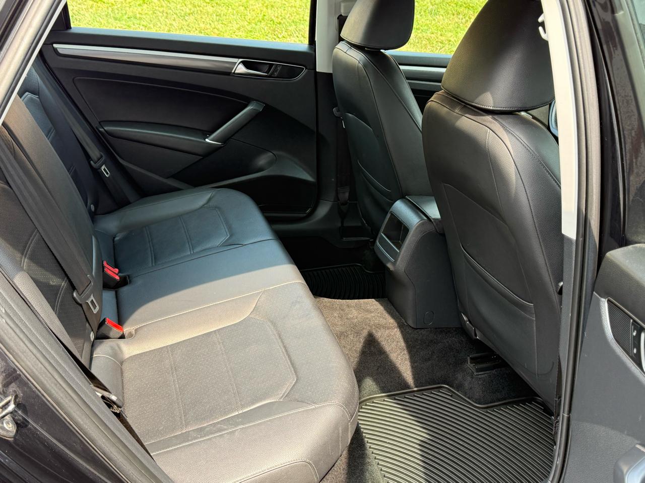 Volkswagen Passat R-Line w/Comfort Pkg Auto 2017