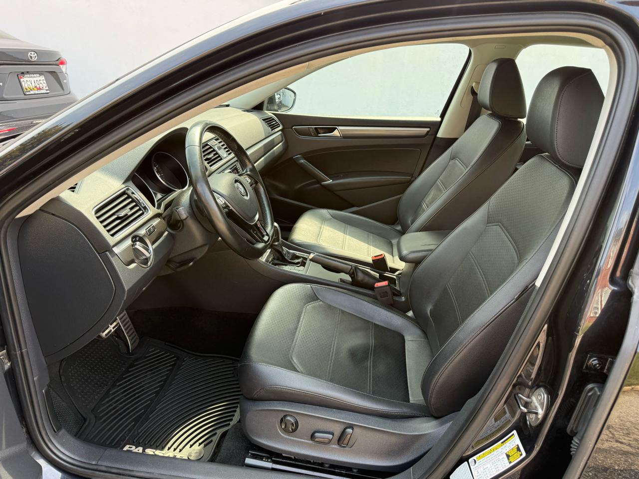 Volkswagen Passat R-Line w/Comfort Pkg Auto 2017