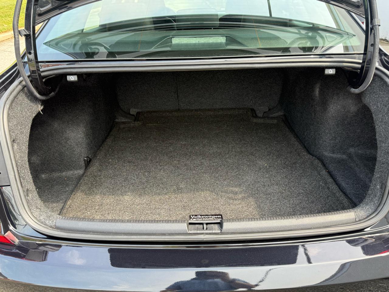 Volkswagen Passat R-Line w/Comfort Pkg Auto 2017