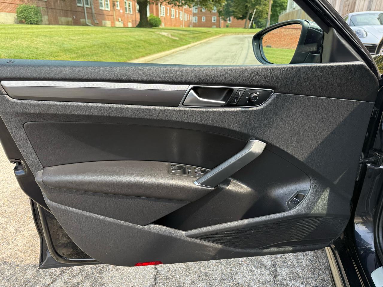Volkswagen Passat R-Line w/Comfort Pkg Auto 2017